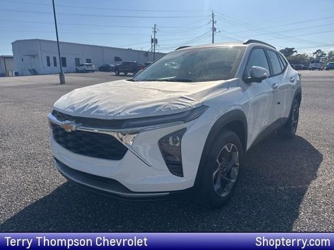 New 2026 Chevrolet Trax LT image 1