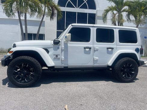 Used 2023 Jeep Wrangler Unlimited Sahara AWD/4WD image 4