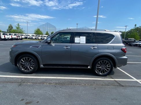 Used 2023 Nissan Armada Platinum w/ Captain's Chairs Package RWD image 4