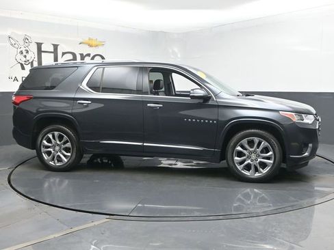 Used 2019 Chevrolet Traverse Premier w/ Driver Confidence II Package FWD image 1
