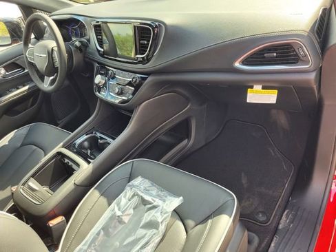 New 2026 Chrysler Pacifica Limited FWD image 19