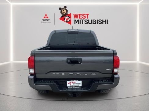 Used 2018 Toyota Tacoma TRD Sport w/ Technology Package RWD image 5