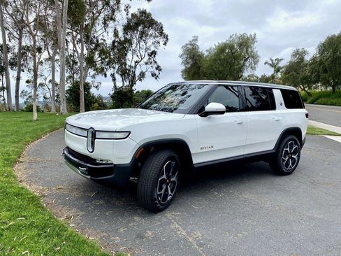 Used 2023 Rivian R1S Adventure image 1