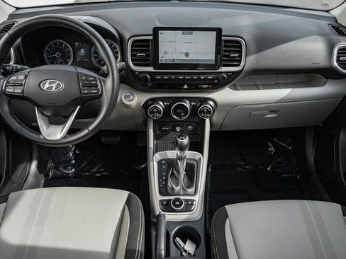 Used 2021 Hyundai Venue SEL w/ Premium Package image 16