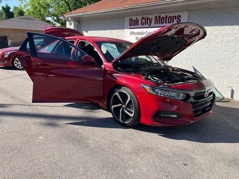Used 2018 Honda Accord Sport image 8