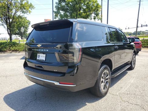 Used 2025 Chevrolet Suburban LT w/ Comfort Package RWD image 7