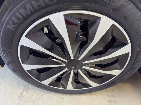 Used 2014 Toyota Corolla LE FWD image 29