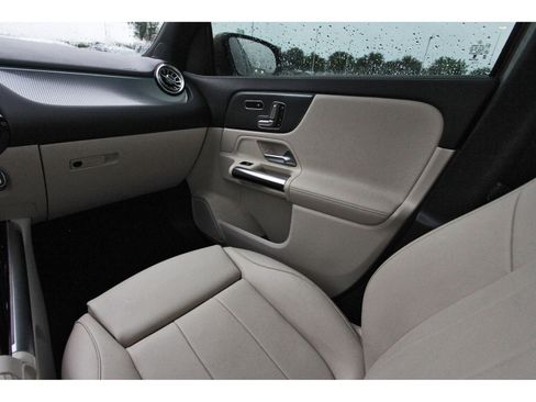 Used 2021 Mercedes-Benz GLA 250 image 13