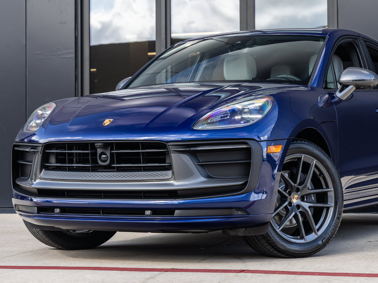 Certified 2026 Porsche Macan Turbo AWD/4WD image 7