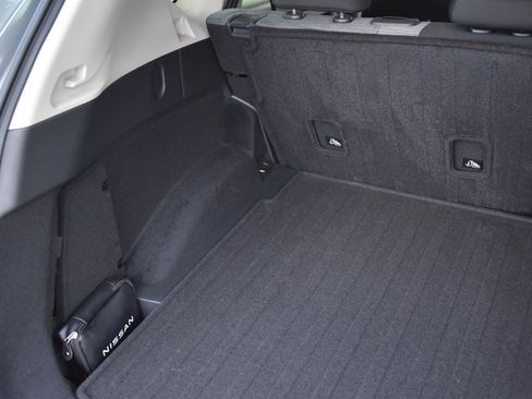 Used 2023 Nissan Rogue SV image 48