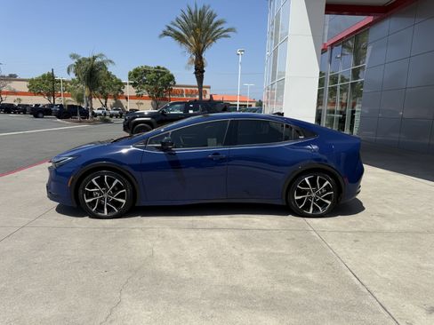 Certified 2025 Toyota Prius Plug-In Hybrid image 2