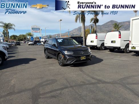 Used 2024 Volkswagen Tiguan S image 1