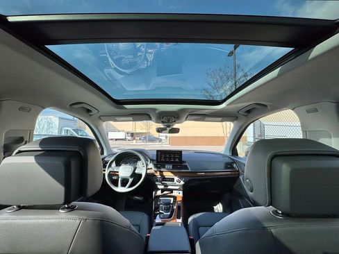 Used 2023 Audi Q5 2.0T Premium w/ Convenience Package image 3