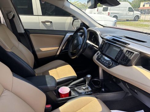 Used 2018 Toyota RAV4 Limited FWD image 10