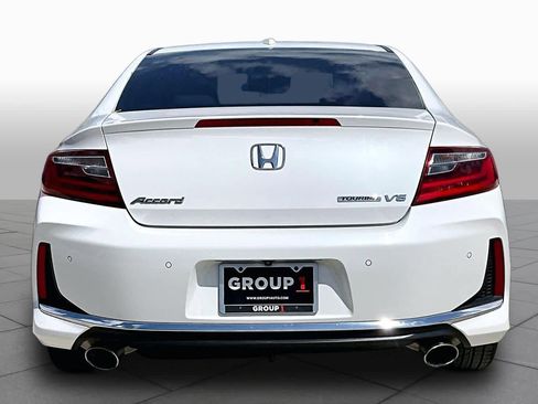 Used 2017 Honda Accord Touring image 5