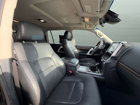 Used 2016 Toyota Land Cruiser w/ Four Season Floor Mat Package image 17