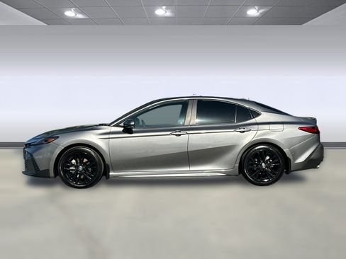 Used 2026 Toyota Camry SE w/ Convenience Package FWD image 2