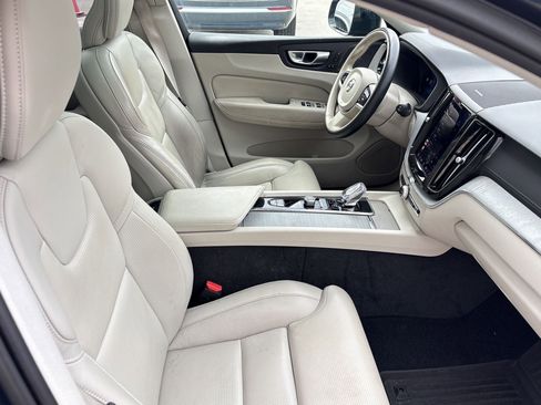 Certified 2023 Volvo XC60 B5 Ultimate w/ Climate Package image 30