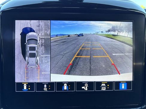 Used 2023 Chevrolet Traverse RS image 19