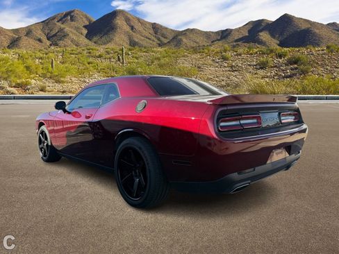 Used 2019 Dodge Challenger SXT image 3