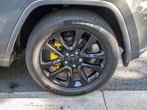 Used 2020 Jeep Grand Cherokee Altitude image 14