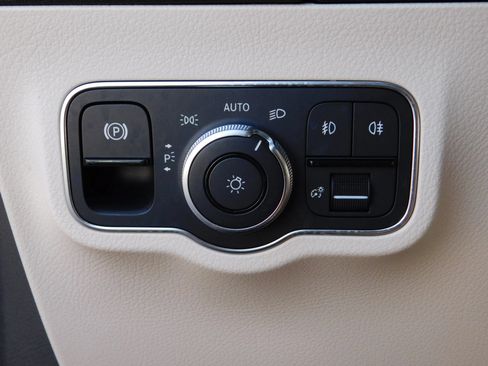 Used 2023 Mercedes-Benz GLA 250 4MATIC w/ Premium Package image 25
