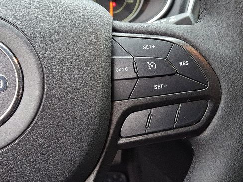 Used 2022 Jeep Cherokee Trailhawk AWD/4WD image 22