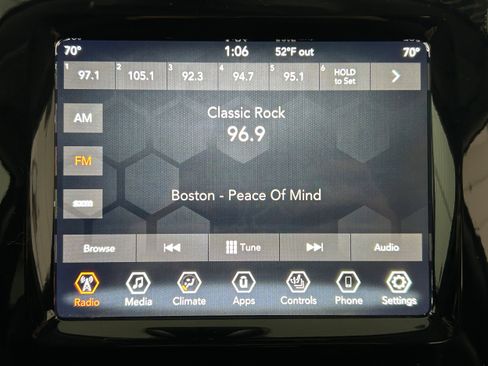 Used 2019 Jeep Cherokee Limited AWD/4WD image 5