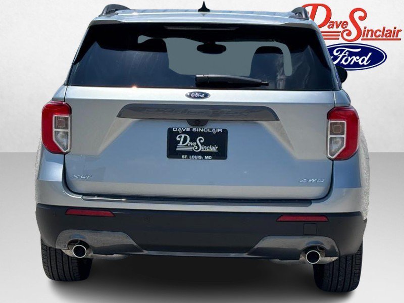 Used 2024 Ford Explorer XLT w/ Equipment Group 202A AWD/4WD image 8