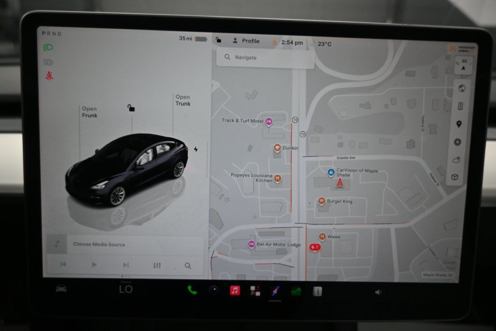 Used 2023 Tesla Model 3 Standard Range RWD image 9