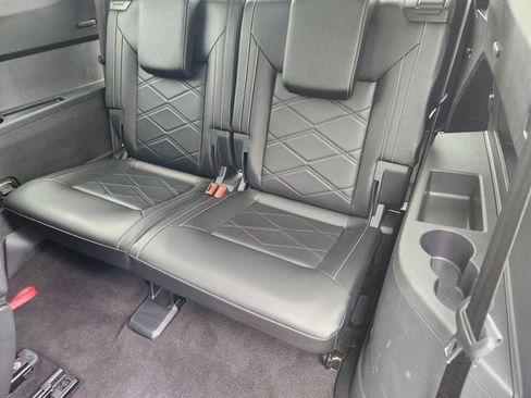 Used 2024 Volkswagen Atlas SE AWD/4WD image 25