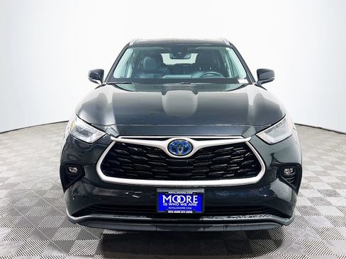 Used 2023 Toyota Highlander XLE AWD/4WD image 2