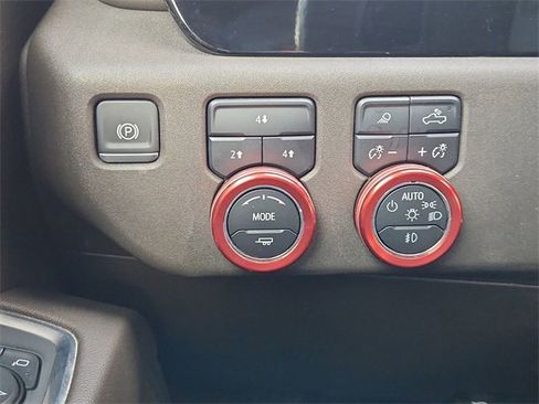 Certified 2025 Chevrolet Silverado 2500 LT w/ Texas Edition image 18