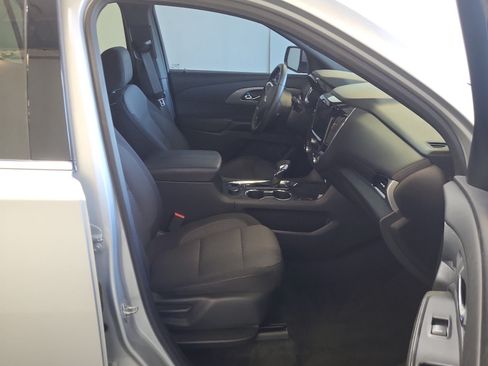 Used 2022 Chevrolet Traverse LT FWD image 11