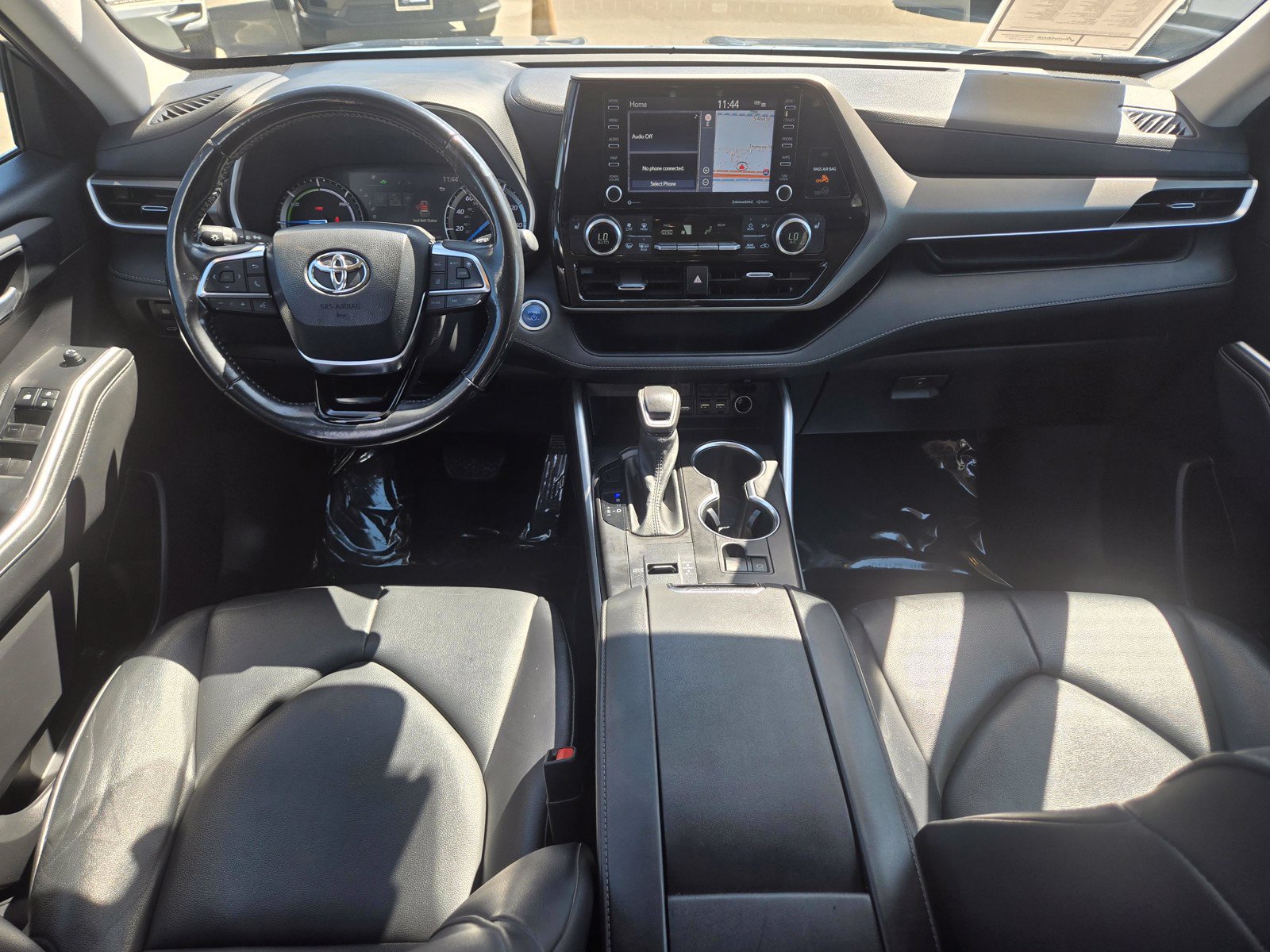Used 2021 Toyota Highlander XLE AWD/4WD image 19