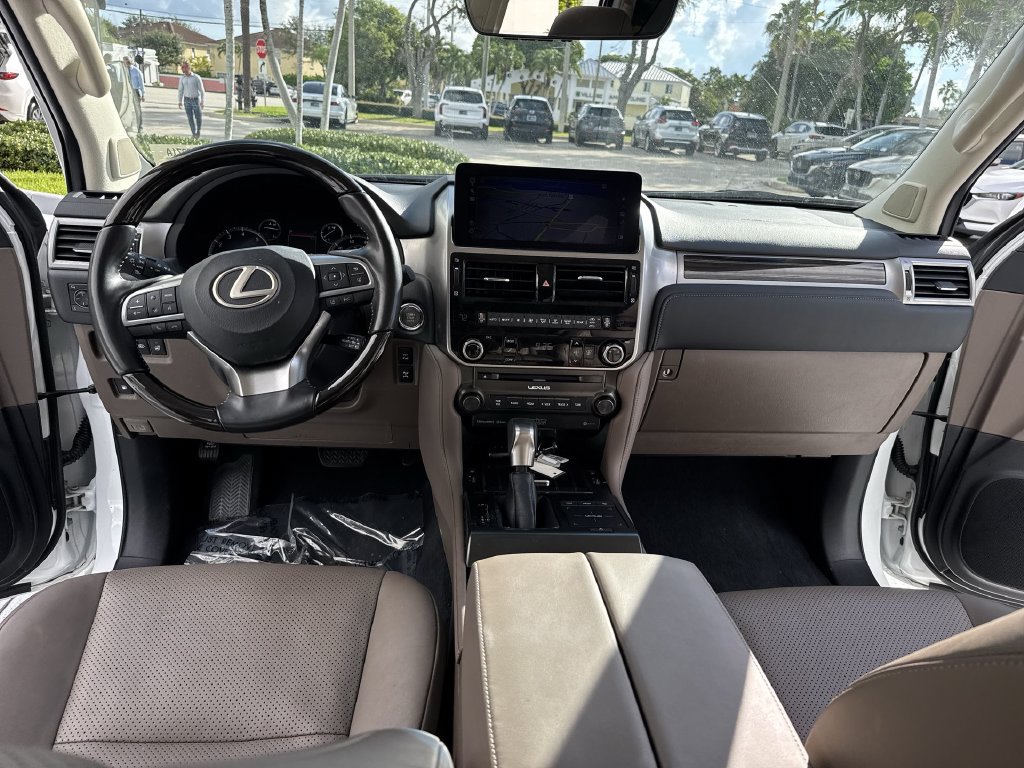 Used 2023 Lexus GX 460 Luxury w/ Accessory Package AWD/4WD image 36