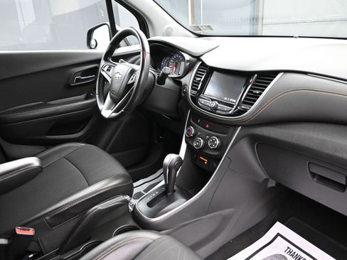 Used 2022 Chevrolet Trax LT w/ Midnight Edition image 28