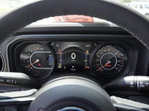 New 2026 Jeep Gladiator Mojave w/ Steel Bumper Group AWD/4WD image 12