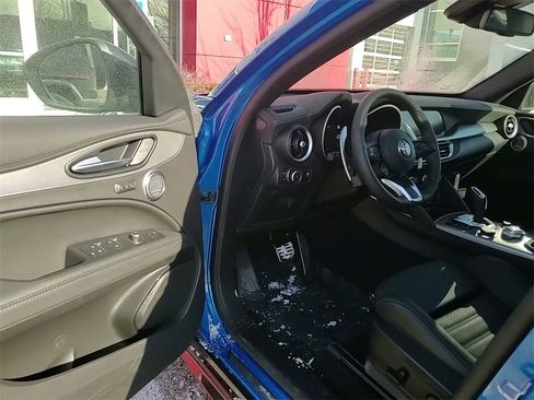 Used 2024 Alfa Romeo Stelvio Veloce image 19