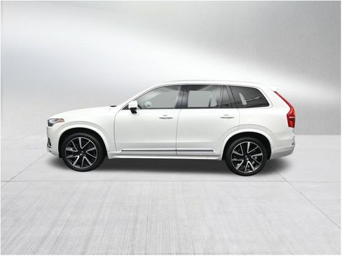 Used 2023 Volvo XC90 B5 Plus AWD/4WD image 2