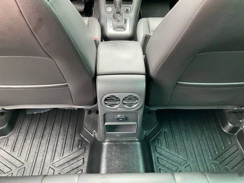 Used 2014 Volkswagen Tiguan SE FWD image 33