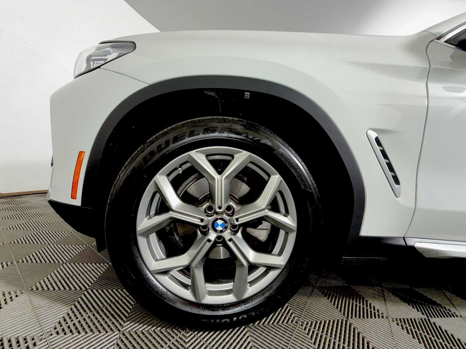 Used 2024 BMW X4 xDrive30i AWD/4WD image 8