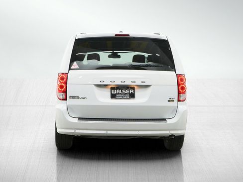 Used 2019 Dodge Grand Caravan SXT w/ Rear Park Assist Package FWD image 4