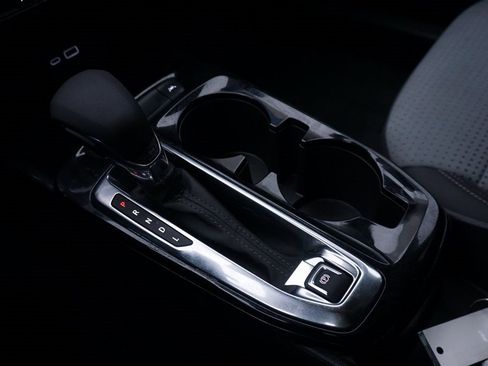 Certified 2025 Chevrolet Trax LT w/ LT Convenience Package image 16