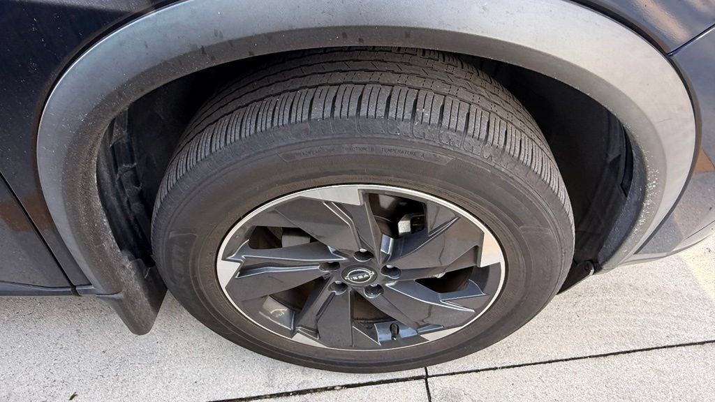 Used 2024 Nissan Rogue SV w/ SV Premium Package FWD image 13