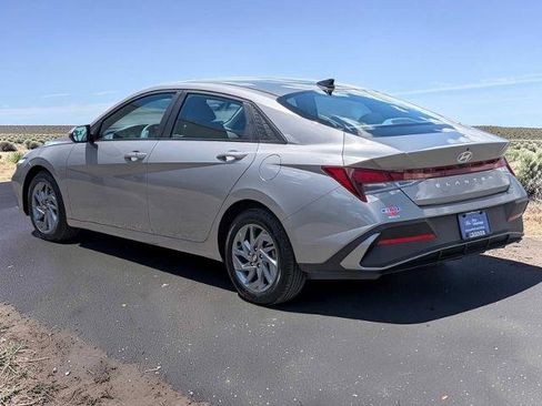 Used 2024 Hyundai Elantra SEL FWD image 4