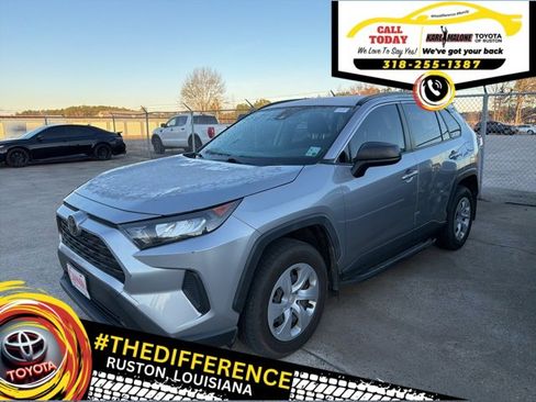 Used 2021 Toyota RAV4 LE image 1