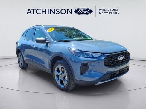Used 2025 Ford Escape ST-Line w/ Cold Weather Package AWD/4WD image 3