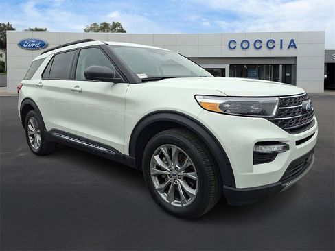 Certified 2023 Ford Explorer XLT w/ Equipment Group 202A image 3