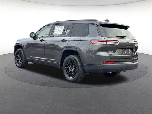 Used 2024 Jeep Grand Cherokee L Laredo image 3